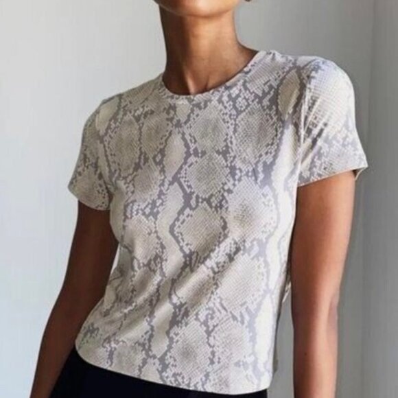 Aritzia Babaton tan snake tee crop top size s - Picture 1 of 5